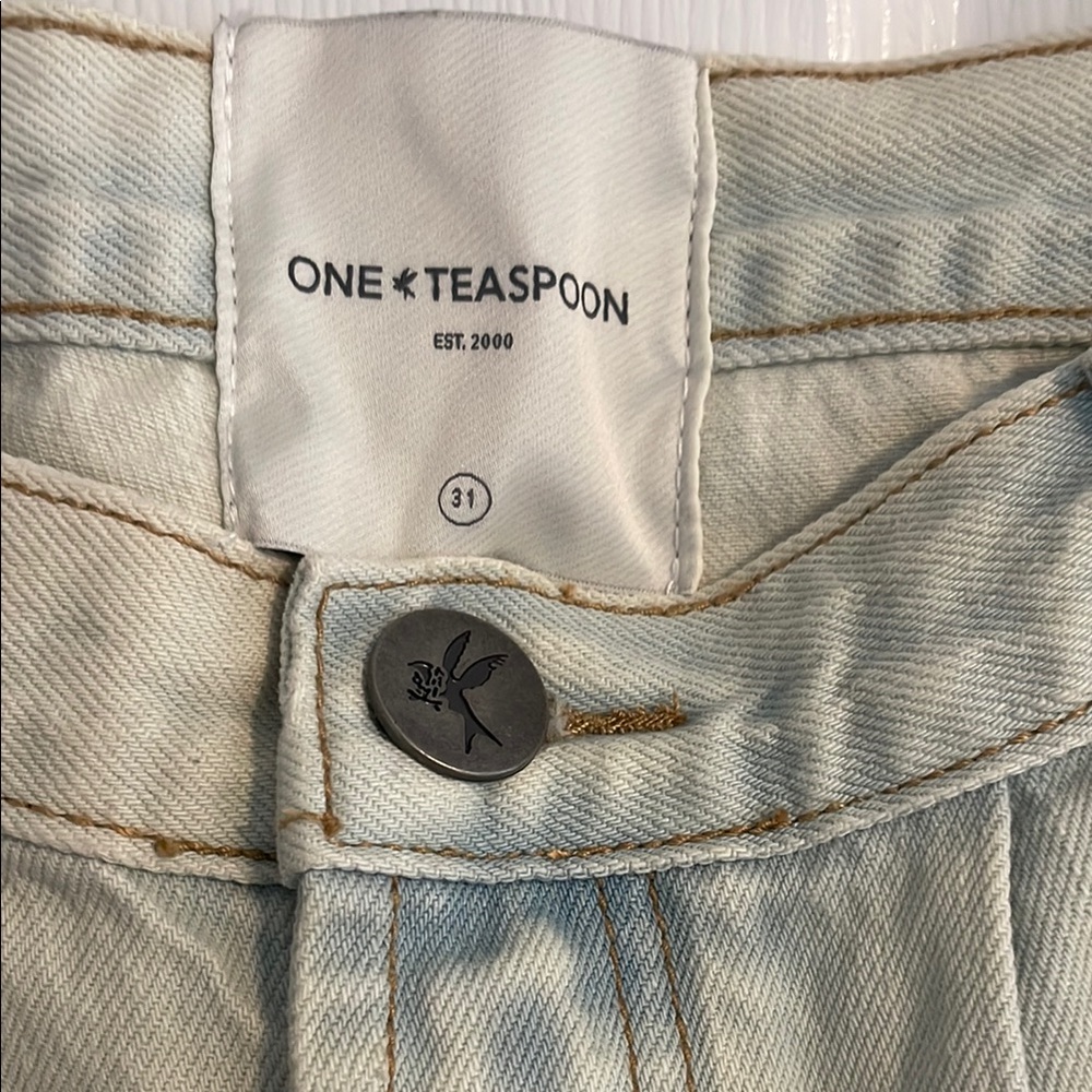 One Teaspoon Light Wash Denim Jean Shorts - Picture 2 of 9